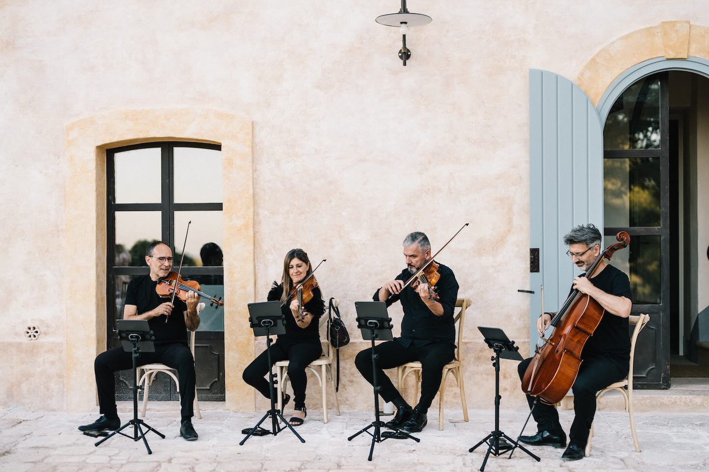 Quartetto d’archi per aperitivo matrimonio in masseria Puglia Quartetto d'archi per aperitivo matrimonio in masseria Puglia